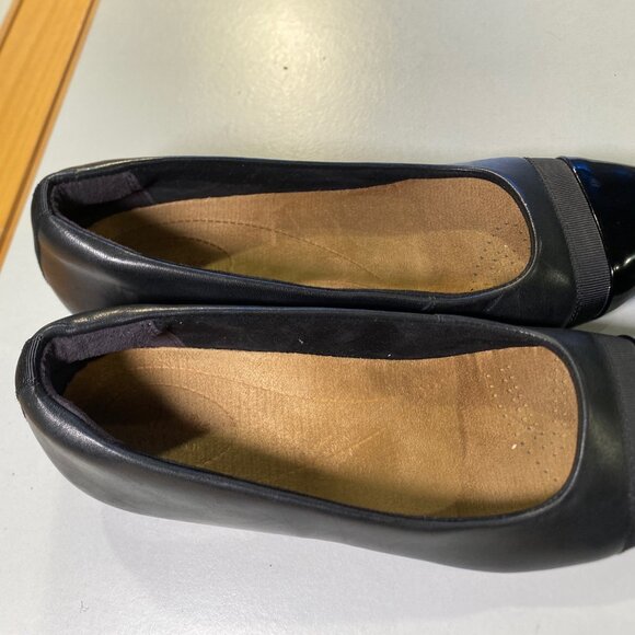 Clarks - Size 8M - Juliet Monte slip on, black caps - Picture 4 of 11